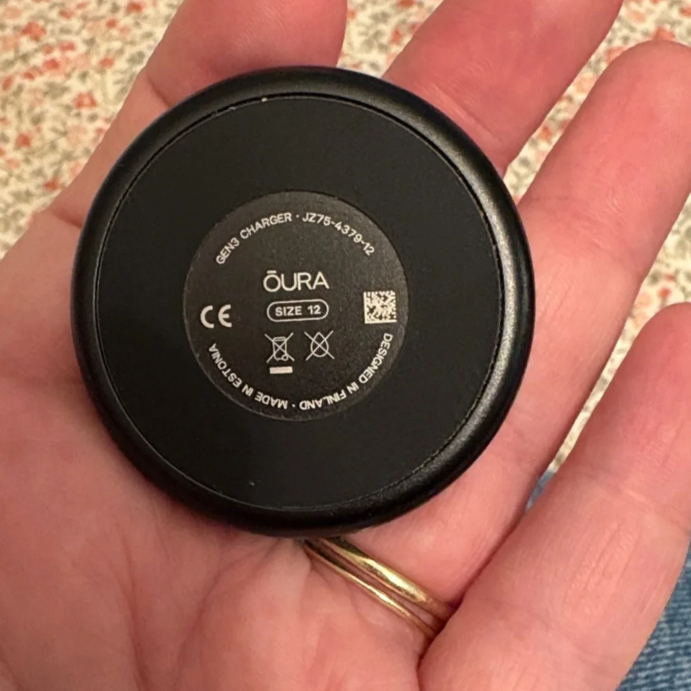 Oura ring Gen 3, gold, size 12 - Picture 3 of 3